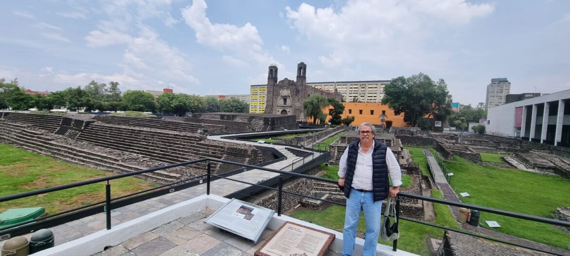 la plaza de las 3 culturas